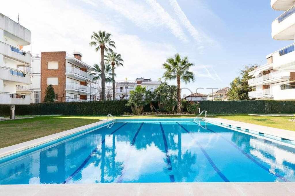 Sitges Arena Dos Piscinas Frente Al Mar Exterior foto